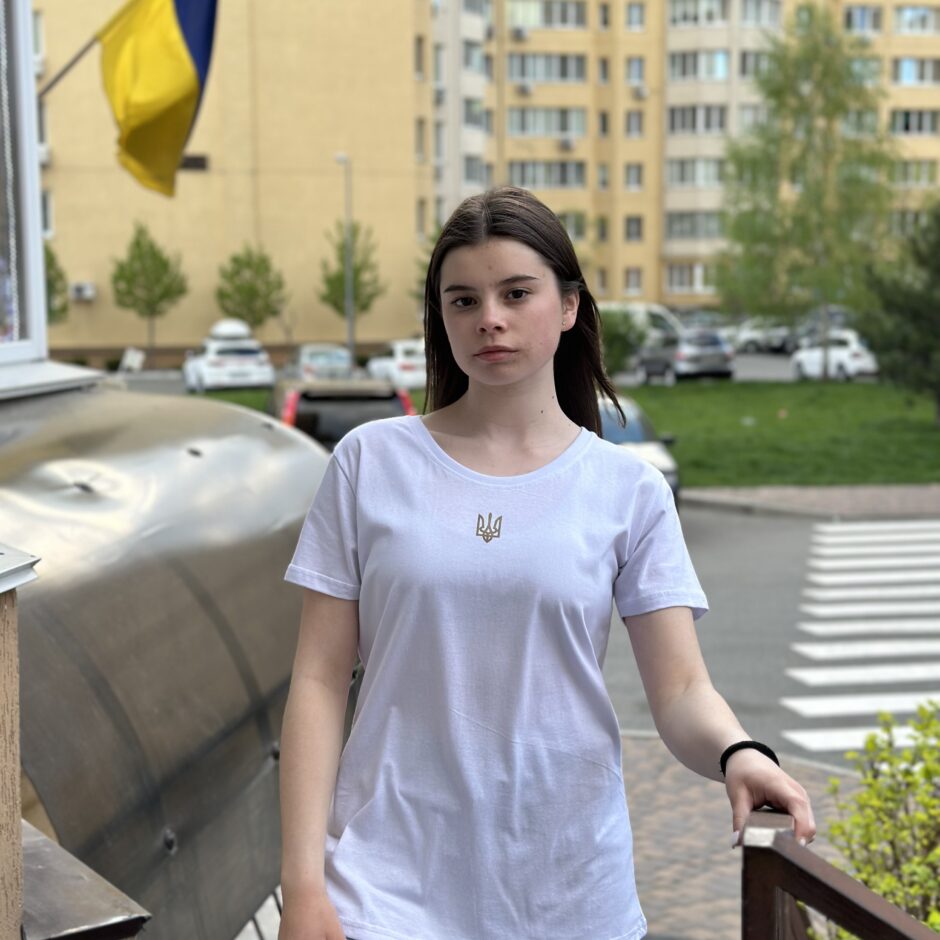 Футболка жіноча “Тризуб 1” біла