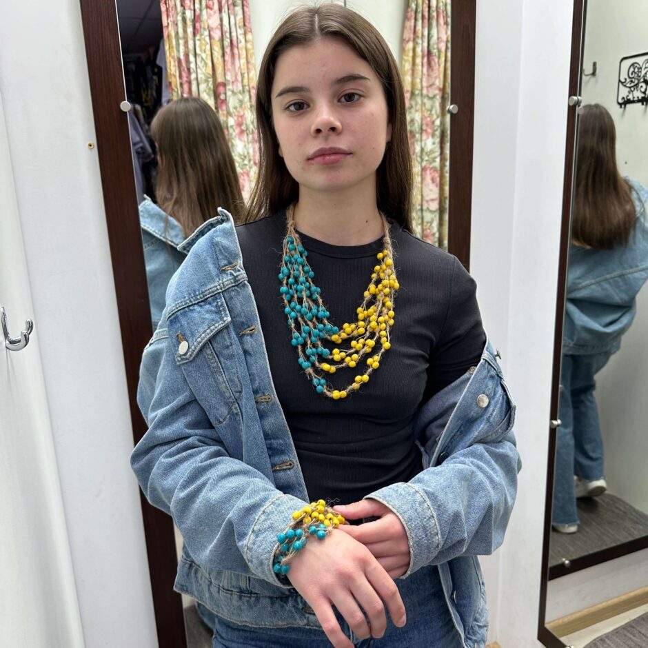 Буси деревʼяні з браслетом