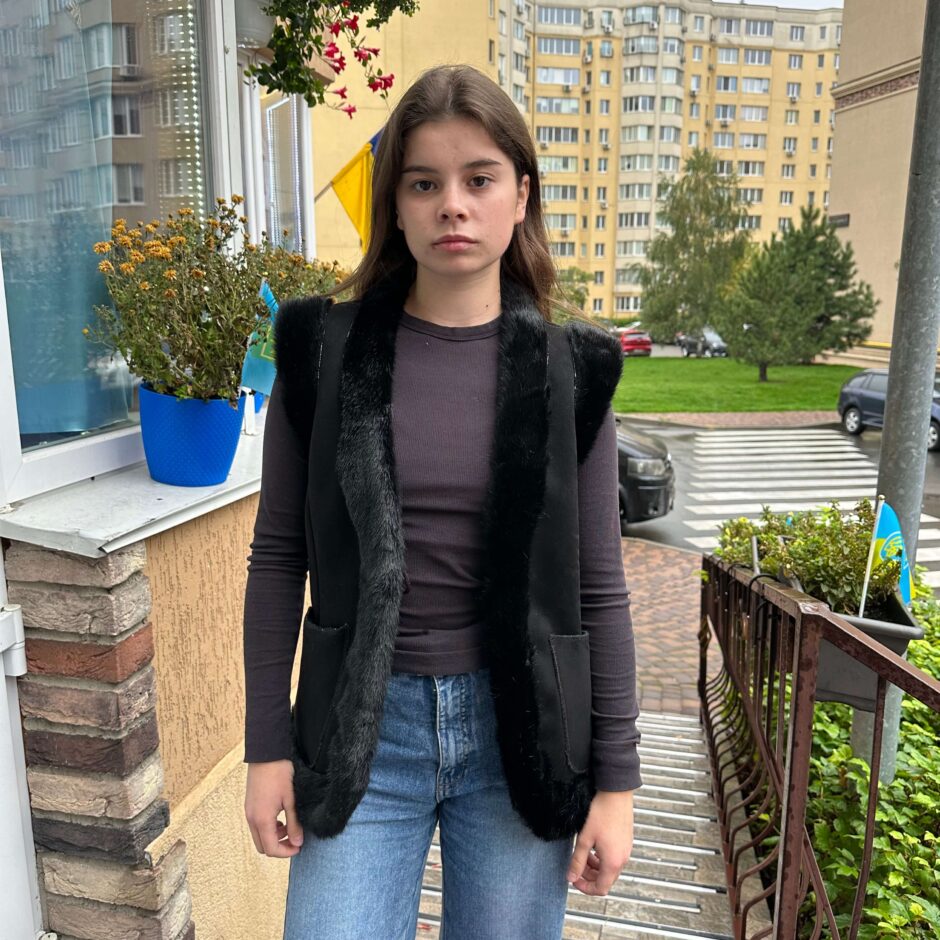 Безрукавка з овечої вовни та екозамшу (чорна)