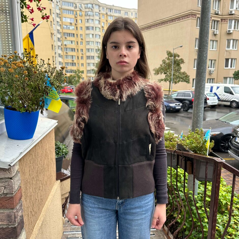 Безрукавка з натуральної шкіри (коричнева)