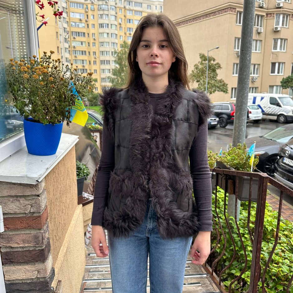 Безрукавка з натуральної шкіри (коричнева)