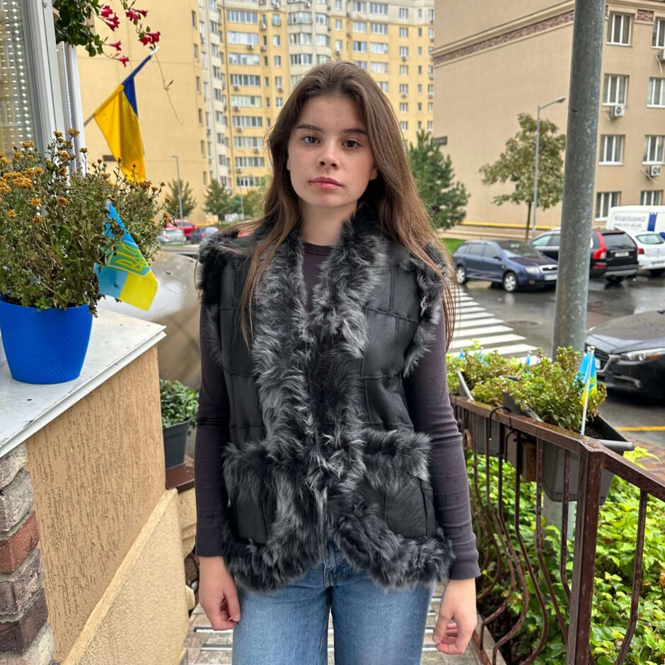 Безрукавка з натуральної шкіри (чорна)