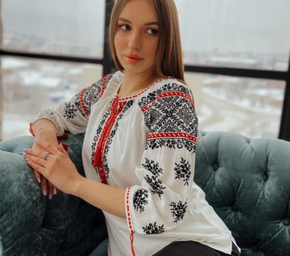 Вишиванка жіноча “Українка” біла